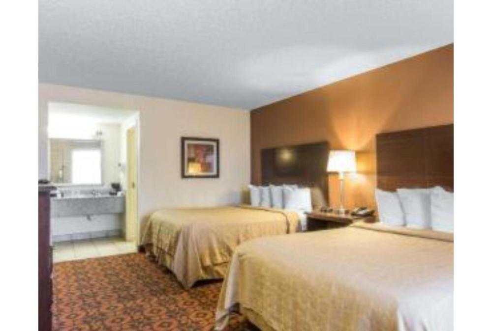 2 Queen Beds | Smoking, Micfridge interior